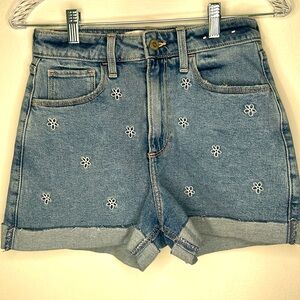 💕Hollister💕 blue jeans shorts size 3/2 w26 ultra high rise mom short 3”